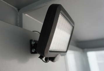 Large smoking shelter US2200/7, 2.200 mm x 1.650 mm x 2.400 mm, incl. LED solar lamp SLB800 and waste bin with ashtray 