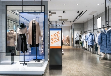 Totem numérique mobile DKS-LED43 avec mallette de transport, Noir, 43 in présentoir, Android 13, TecMaschin 