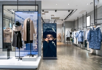 Totem numérique DKS-LED69, 69 in Display, Android 11, Noir, 675 mm x 500 mm x 1.726 mm, TecMaschin 