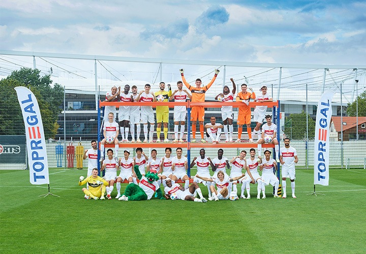 Das VfB-Mannschaftsbild präsentiert von TOPREGAL